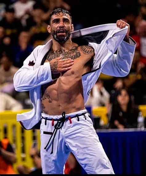 Leandro Lo .